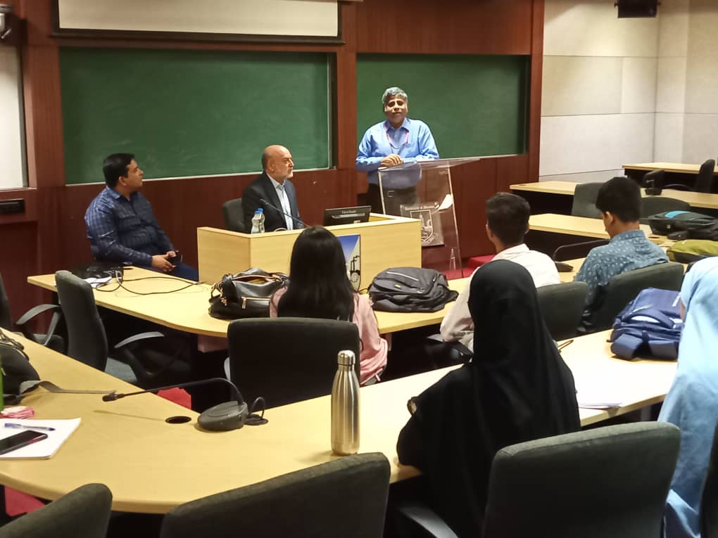 Meeting of the Director of the Center for Dialogue of Religions and Cultures with post graduate students of the Department of International Relations, University of Mumbai